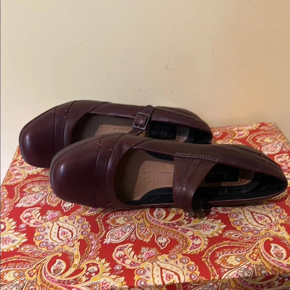 Clarks Red Heels with Chunky Heel and Strap - Picture 4 of 5